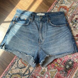 Abercrombie Curve Love High Rise Mom Short - 28